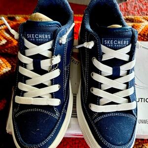 Skechers Arcata size 7 sneakers